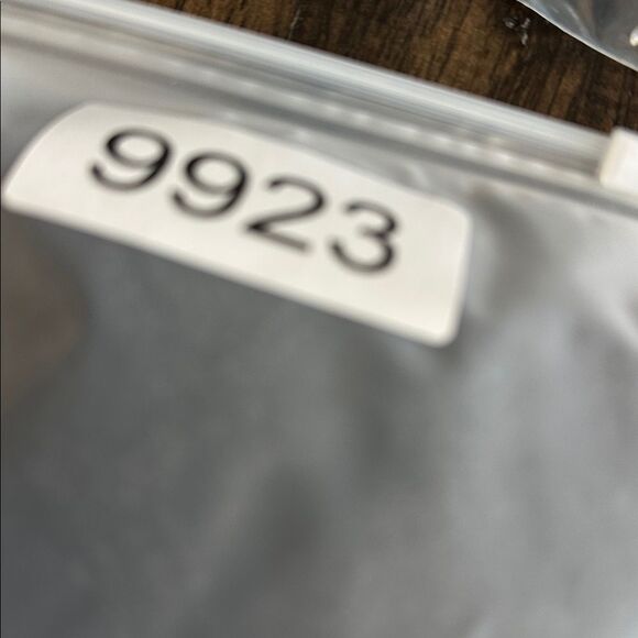 EUC DKNY Women’s Gray Open Front Cropped Long Sleeve Sweater Cardigan - Size S - Picture 4 of 4